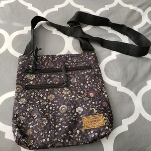 Dakine crossbody